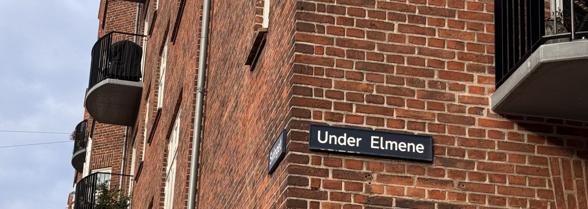 Under Elmene